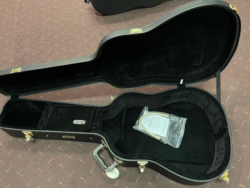 Fender Paramount Dreadnaught Hard Case NEW